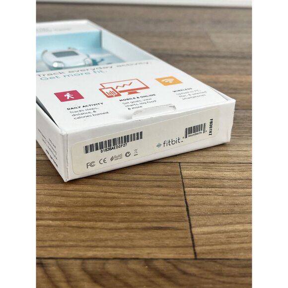 Fitbit Zip FB301VZ Wireless Activity Sleep Fitness Tracker White - Picture 8 of 8